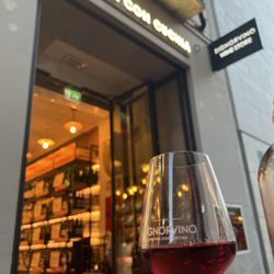 Signorvino - A lovely local wine and the entrance