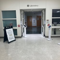 Muriel & Abraham Lipsey Clinical Laboratory - Entrance and kiosks