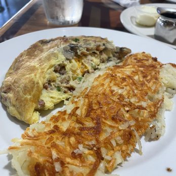 Citrus Cafe - Ultimate omelette - American Near Me - Janesville, Wisconsin