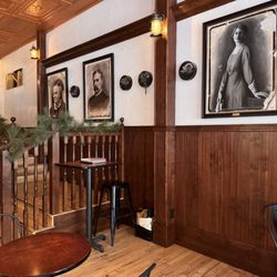 Paramount Cafe