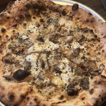etta - Bucktown - Wild Mushroom Pizza - Pizza Near Me - Chicago, Illinois etta - Bucktown - Wild Mushroom Pizza - Pizza Near Me - Chicago, Illinois