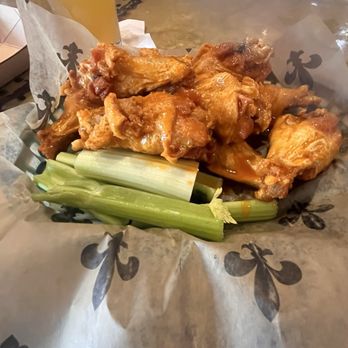 Fat Harry's - 10 buffalo wings - Bars Near Me - New Orleans, Louisiana