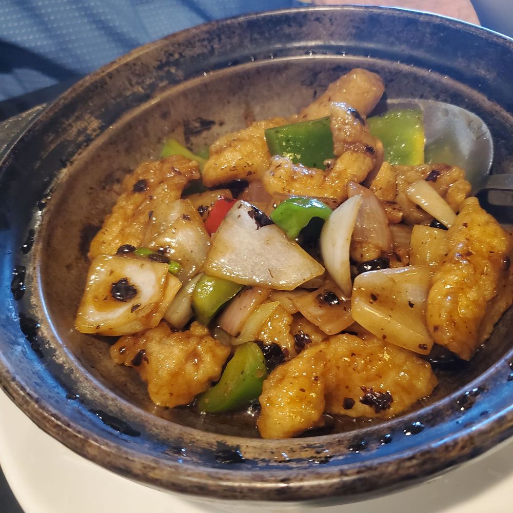 Fu Mon Lau - Grouper with Black Bean sauce in Clay Pot - Cantonese Near Me - Centerville, Ohio