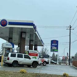 Gas & Go - Photo of the full gas station and sign