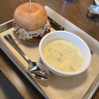 Freely Taproom & Kitchen - Chicken sandwich without mayo - Beer Bar Near Me - Tempe, Arizona Freely Taproom & Kitchen - Chicken sandwich without mayo - Beer Bar Near Me - Tempe, Arizona