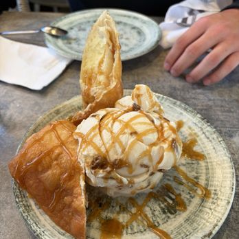 Pacific Catch - Dulce de Leche Rolls - Seafood Near Me - Brea, California Pacific Catch - Dulce de Leche Rolls - Seafood Near Me - Brea, California
