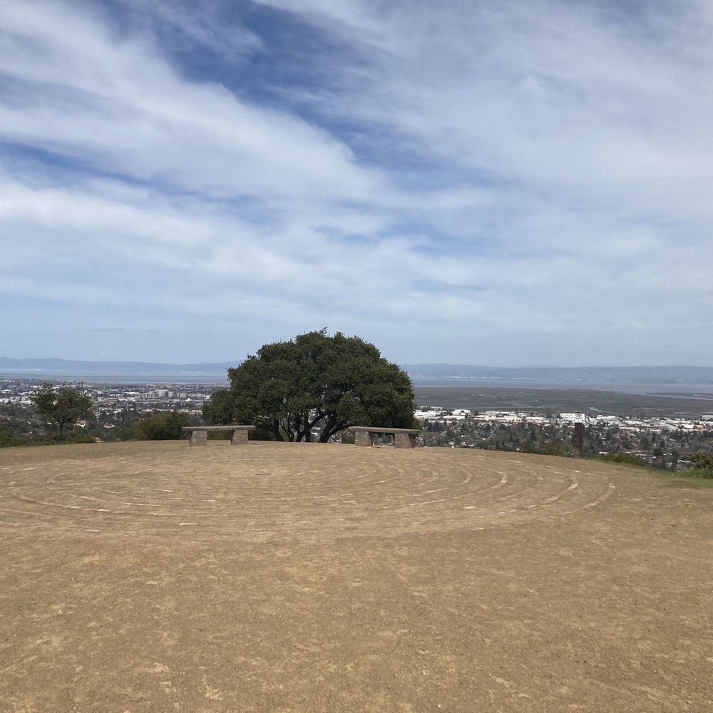 Eaton Park - Labyrinth vista - Parks Near Me - San Carlos, California Eaton Park - Labyrinth vista - Parks Near Me - San Carlos, California