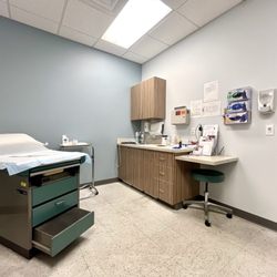 Complete Care OBGYN - Check-up room