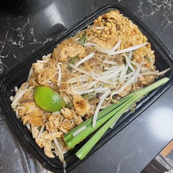 Saranrom Thai - Pad Thai (contains DRIED SHRIMP) - Thai Near Me - Elmhurst, New York Saranrom Thai - Pad Thai (contains DRIED SHRIMP) - Thai Near Me - Elmhurst, New York