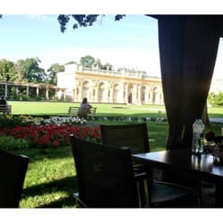 Królewska Cukiernia Wilanowska - View from my seat.. Very quiet and relaxing!