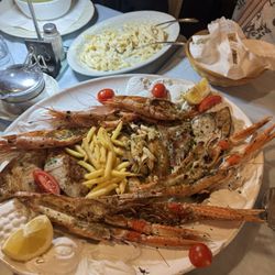 Tender - Mixed seafood plater w fries (tuna swordfish shrimp & prawns)