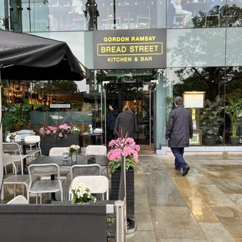 Gordon Ramsay Bread Street Kitchen & Bar - Patio and entrance - Breakfast & Brunch Near Me - Edinburgh, EDH Gordon Ramsay Bread Street Kitchen & Bar - Patio and entrance - Breakfast & Brunch Near Me - Edinburgh, EDH