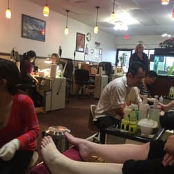 Q Nail & Spa - Very nice environment for relaxing and enjoying a pedicure.