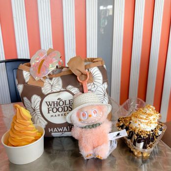 Niu Soft Serve - Thai Tea n' Makaha Mango soft serve swirl + a Holoholo Pie! =) - Desserts Near Me - Honolulu, Hawaii Niu Soft Serve - Thai Tea n' Makaha Mango soft serve swirl + a Holoholo Pie! =) - Desserts Near Me - Honolulu, Hawaii