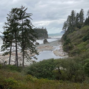 Ruby Beach - Ruby Beach from the top of the hill looking down. - Beaches Near Me Ruby Beach - Ruby Beach from the top of the hill looking down. - Beaches Near Me