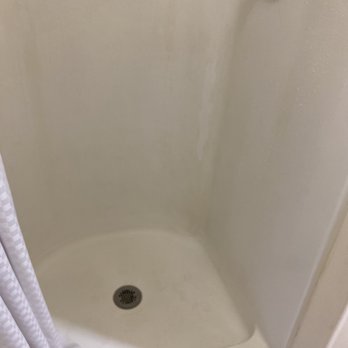 WorldMark Kihei - Shower. - Resorts Near Me - Kihei, Hawaii