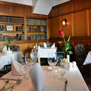 Old Surrey Restaurant - empty tables and chairs - French Near Me - Surrey, British Columbia Old Surrey Restaurant - empty tables and chairs - French Near Me - Surrey, British Columbia