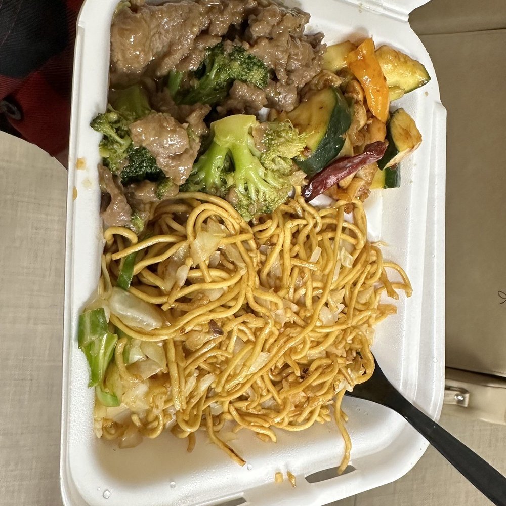 Kung pao chicken and broccoli beef