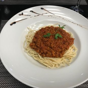 Café Império - Esparguete a Bolonhesa (bolognese spaghetti) 8 euros - Portuguese Near Me - Lisbon, 11 Café Império - Esparguete a Bolonhesa (bolognese spaghetti) 8 euros - Portuguese Near Me - Lisbon, 11