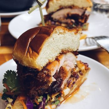 Fete - Chicken Sandwich - New American Near Me - Honolulu, Hawaii