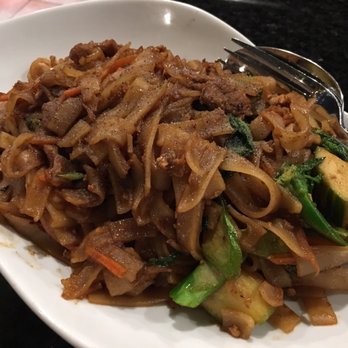 Pad Thai Restaurant - Pad se ew - Thai Near Me - Calgary, Alberta