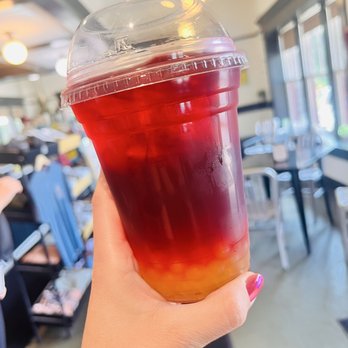 Grafik Coffee - Berry tea with passion fruit boba - Cafes Near Me - Portsmouth, Rhode Island