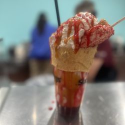 Six Flags Magic Mountain - Strawberry shortcake shake