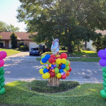 ILove Balloon - Front lawn balloon display - Balloon Services Near Me ILove Balloon - Front lawn balloon display - Balloon Services Near Me