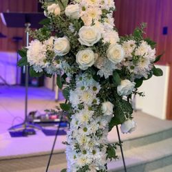 BB's Floral Boutique - Divine Light arrangement