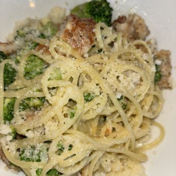 Cosimo's On Union - Crispy chicken Alfredo and broccoli with linguine - Pizza Near Me - Newburgh, New York Cosimo's On Union - Crispy chicken Alfredo and broccoli with linguine - Pizza Near Me - Newburgh, New York