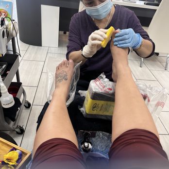 Nova Nails Bar - She cut 3 of my toes and didn't paint my toes right. - Nail Salons Near Me - Bakersfield, California