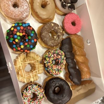 Randy's Donuts - Donuts Near Me - Chula Vista, California