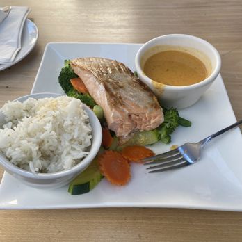 Turmeric Thai Kitchen - Salmon Entree with their House curry sauce - Thai Near Me - La Jolla, California Turmeric Thai Kitchen - Salmon Entree with their House curry sauce - Thai Near Me - La Jolla, California
