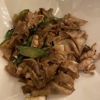 Phattra Thai Restaurant - Chow Fun - Thai Near Me - Metuchen, New Jersey Phattra Thai Restaurant - Chow Fun - Thai Near Me - Metuchen, New Jersey