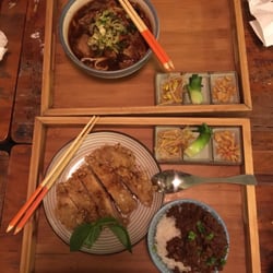 小時光 - Fried chicken with mince pork on rice, and beef noodle soup
