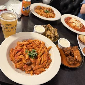 Alfredo's Pizzeria - Chicken Alla Rosa Pasta chicken Wings - Italian Near Me - San Diego, California