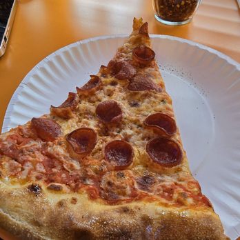 Leo's Hideout - Peperoni slice - Pizza Near Me - San Antonio, Texas