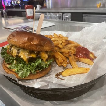Rock & Brews - Mushroom cheddar burger - American Near Me - Corning, California Rock & Brews - Mushroom cheddar burger - American Near Me - Corning, California