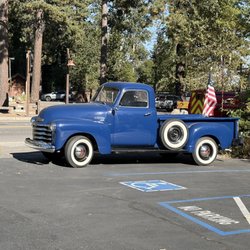 BridgeTender Tavern - Ole'skool pickup outside