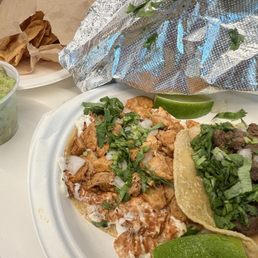 quesadilla with chicken, Taco carne asada, and guacamole with Guacamole y chips quesadilla with chicken, Taco carne asada, and guacamole with Guacamole y chips