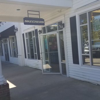 SKECHERS Factory Outlet - Shoe Stores Near Me - Lee, Massachusetts