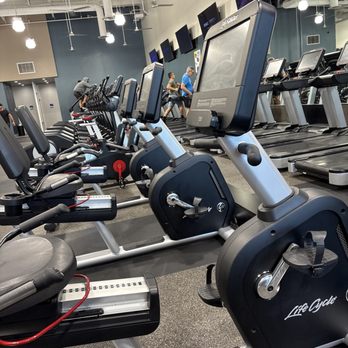 Fitness 19 - Lots of equipment!! - Gyms Near Me - Thousand Oaks, California