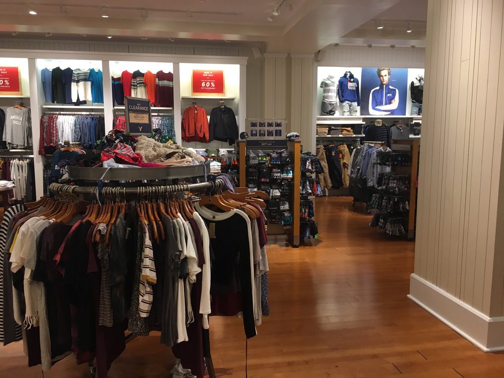AMERICAN EAGLE OUTFITTERS Updated September 2024 11 Reviews 3000