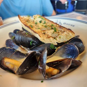Harbor House - Mussels, King Crab, Pork Belly - Seafood Near Me - Milwaukee, Wisconsin