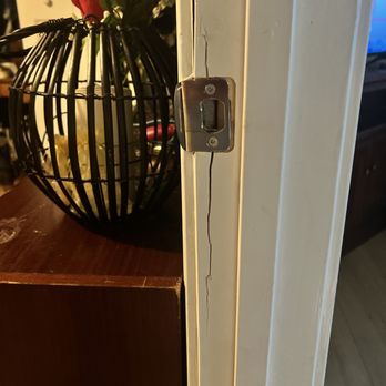 Green Construction - This is the door frame separating and cracking. - General Contractors Near Me Green Construction - This is the door frame separating and cracking. - General Contractors Near Me