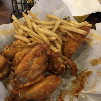 Buffalo Wild Wings - American Near Me - Denver, Colorado