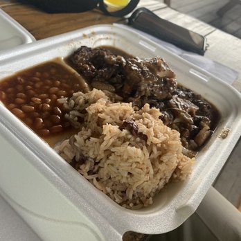 CB's Jamaican Jerk & BBQ - Oxtails - Caribbean Near Me - Biloxi, Mississippi CB's Jamaican Jerk & BBQ - Oxtails - Caribbean Near Me - Biloxi, Mississippi