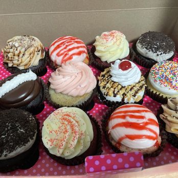 Smallcakes - Smyrna - Snickers... Strawberry Cupcake... Red Velvet Cupcake... Cookies n Cream Cupcake - Cupcakes Near Me - Smyrna, Georgia Smallcakes - Smyrna - Snickers... Strawberry Cupcake... Red Velvet Cupcake... Cookies n Cream Cupcake - Cupcakes Near Me - Smyrna, Georgia