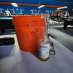 Buffalos Billiards - Free pool and great beer deals!
