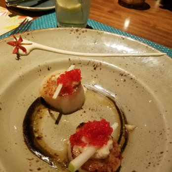 Bali Oceanfront - We both chose the Seared Diver Scallops for appetizer! They were huge! And sooo good! - Seafood Near Me - Honolulu, Hawaii